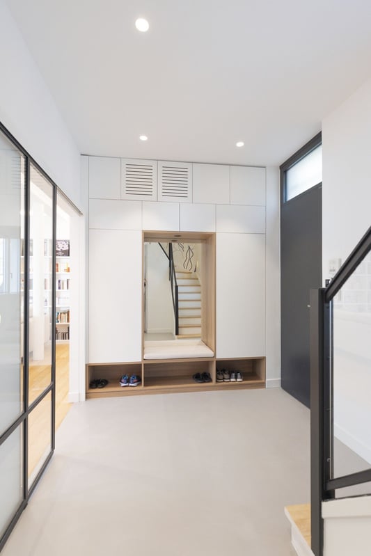 09-APRES-RENOVATION-ENTREE-RANGEMENT-MIROIR