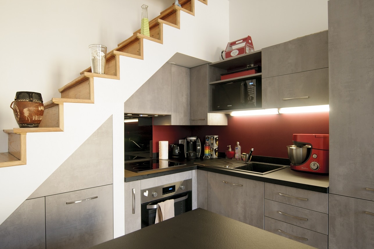 petite cuisine moderne grise