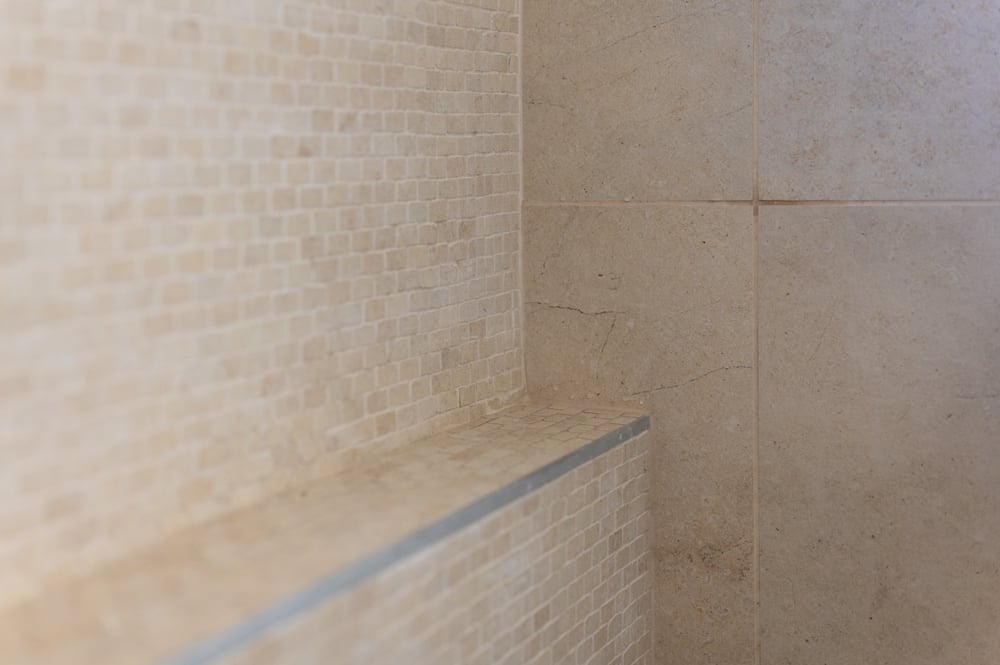 00-muret-mosaique-douche-porte-savon-shampoing-faience-grand-format